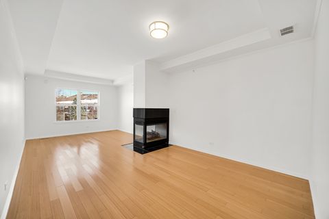 Tiny photo for 947 Kensington Drive #7-E3, Northbrook, IL 60062 (MLS # 12596527)