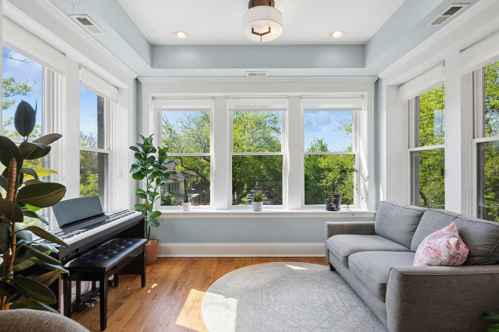 1328 W BRYN MAWR Avenue 3