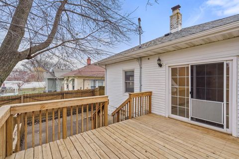 Tiny photo for 2327 6th Street, Moline, IL 61265 (MLS # 100000384)