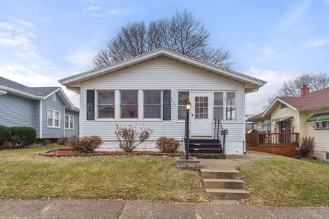 Photo of 2327 6th Street, Moline, IL 61265 (MLS # 100000384)