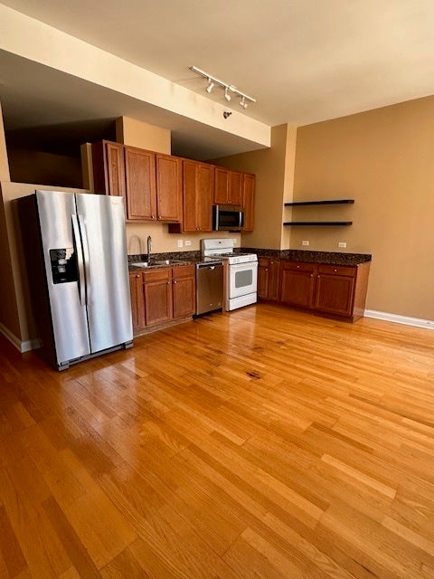 8 W Monroe Street 1206