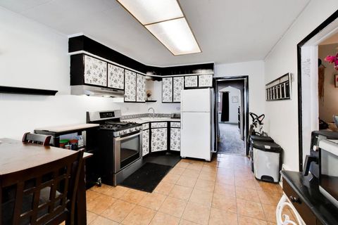 Tiny photo for 539 W 44th Street, Chicago, IL 60609 (MLS # 12683761)