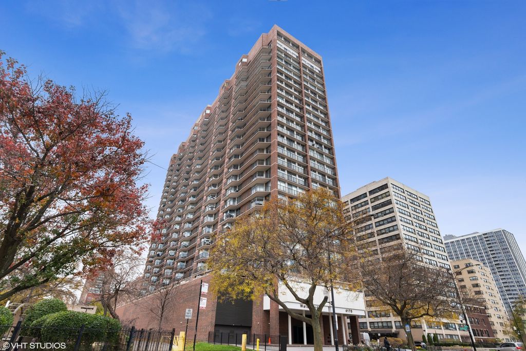 Photo for 4170 N Marine Drive #18F, Chicago, IL 60613 (MLS # 12506514)