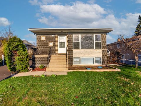 Photo of 10643 S 83rd Avenue, Palos Hills, IL 60465 (MLS # 12647810)