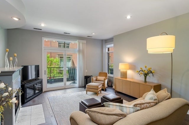 550 W Fulton Street 202
