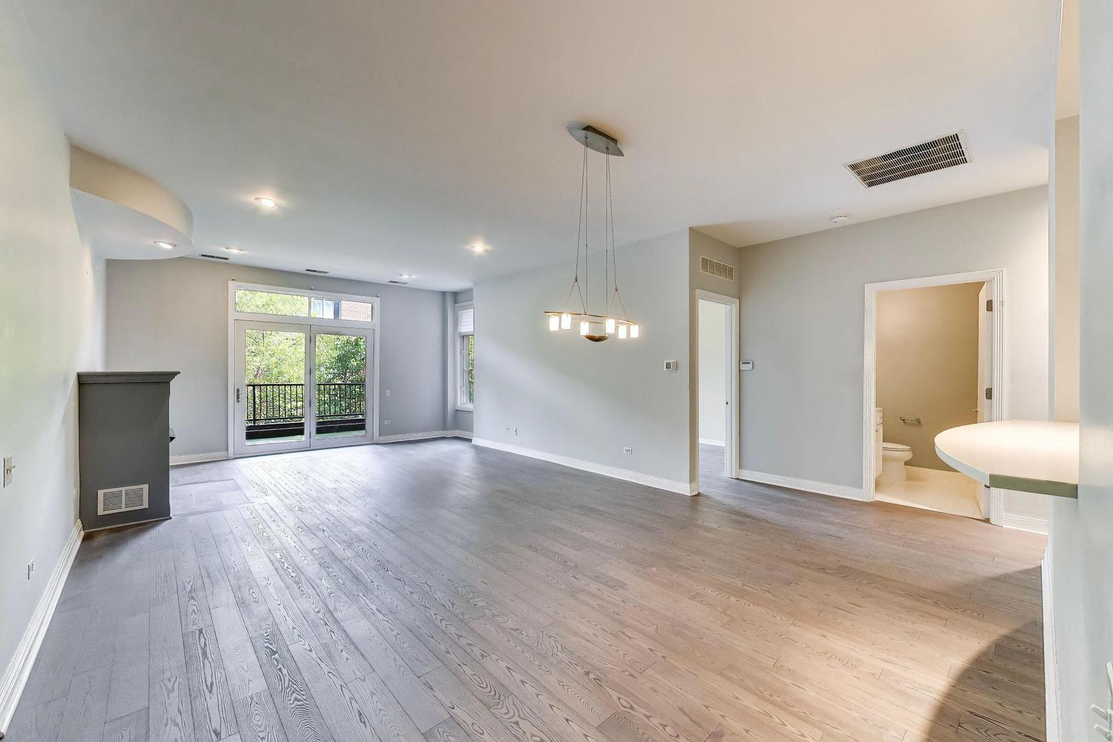 550 W Fulton Street 202