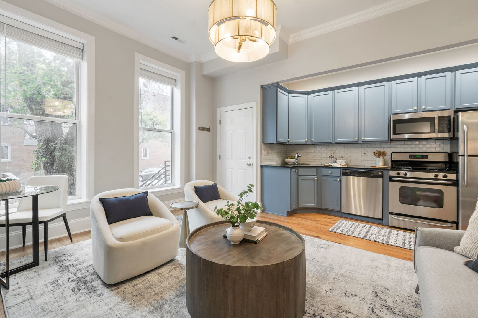 450 W Armitage Avenue 1