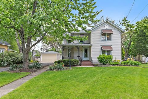 Photo of 922 Douglas Avenue, Aurora, IL 60505 (MLS # 12629619)