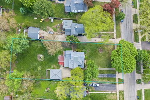 Tiny photo for 922 Douglas Avenue, Aurora, IL 60505 (MLS # 12629619)