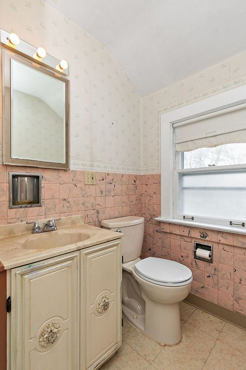Tiny photo for 922 Douglas Avenue, Aurora, IL 60505 (MLS # 12629619)