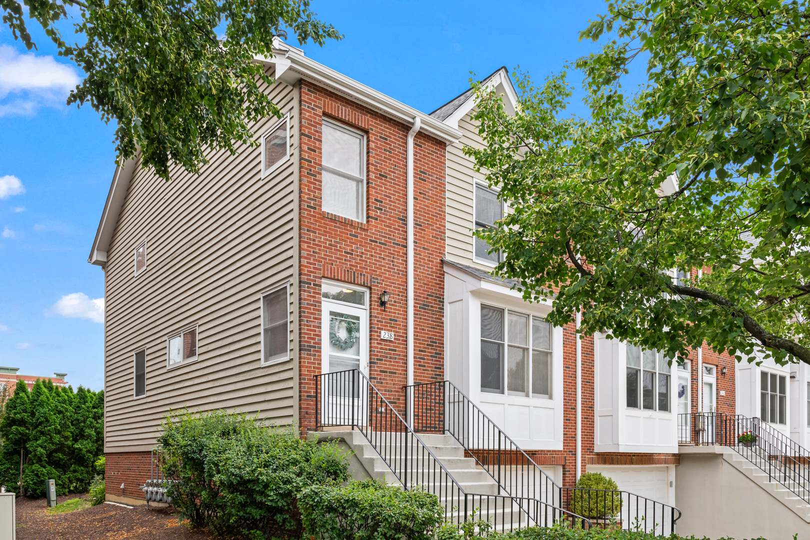 238 N Village Court