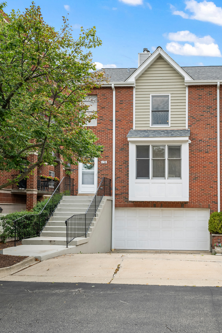 238 N Village Court
