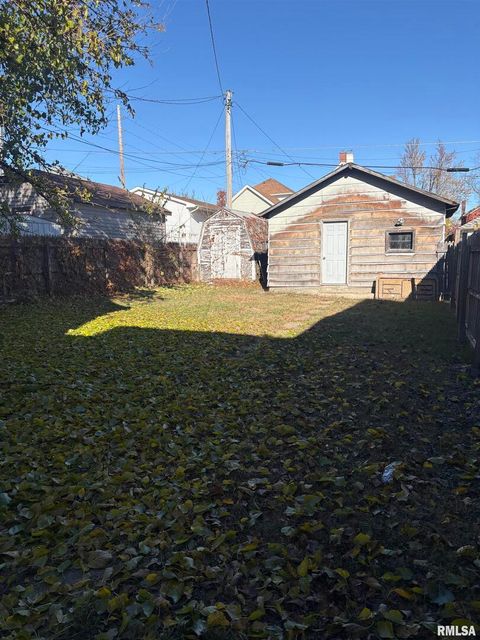 Tiny photo for 552 11TH Avenue S, Clinton, IA 52732 (MLS # QC4269182)