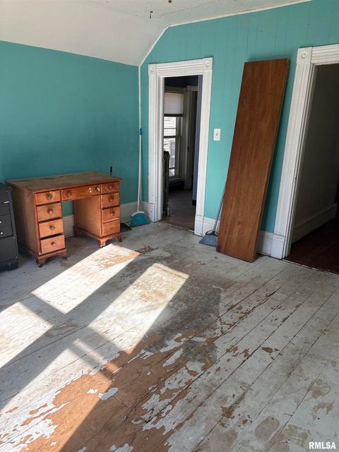 Tiny photo for 552 11TH Avenue S, Clinton, IA 52732 (MLS # QC4269182)