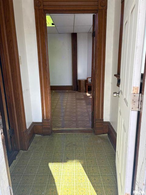 Tiny photo for 552 11TH Avenue S, Clinton, IA 52732 (MLS # QC4269182)