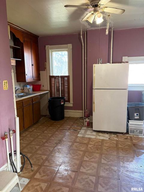 Tiny photo for 552 11TH Avenue S, Clinton, IA 52732 (MLS # QC4269182)