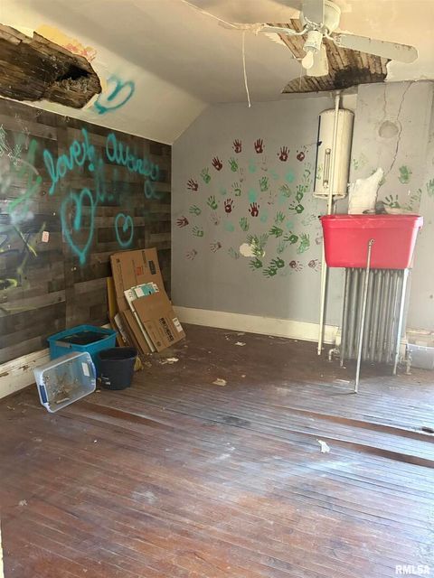 Tiny photo for 552 11TH Avenue S, Clinton, IA 52732 (MLS # QC4269182)