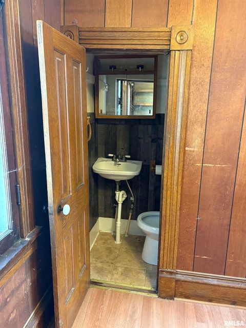 Tiny photo for 552 11TH Avenue S, Clinton, IA 52732 (MLS # QC4269182)