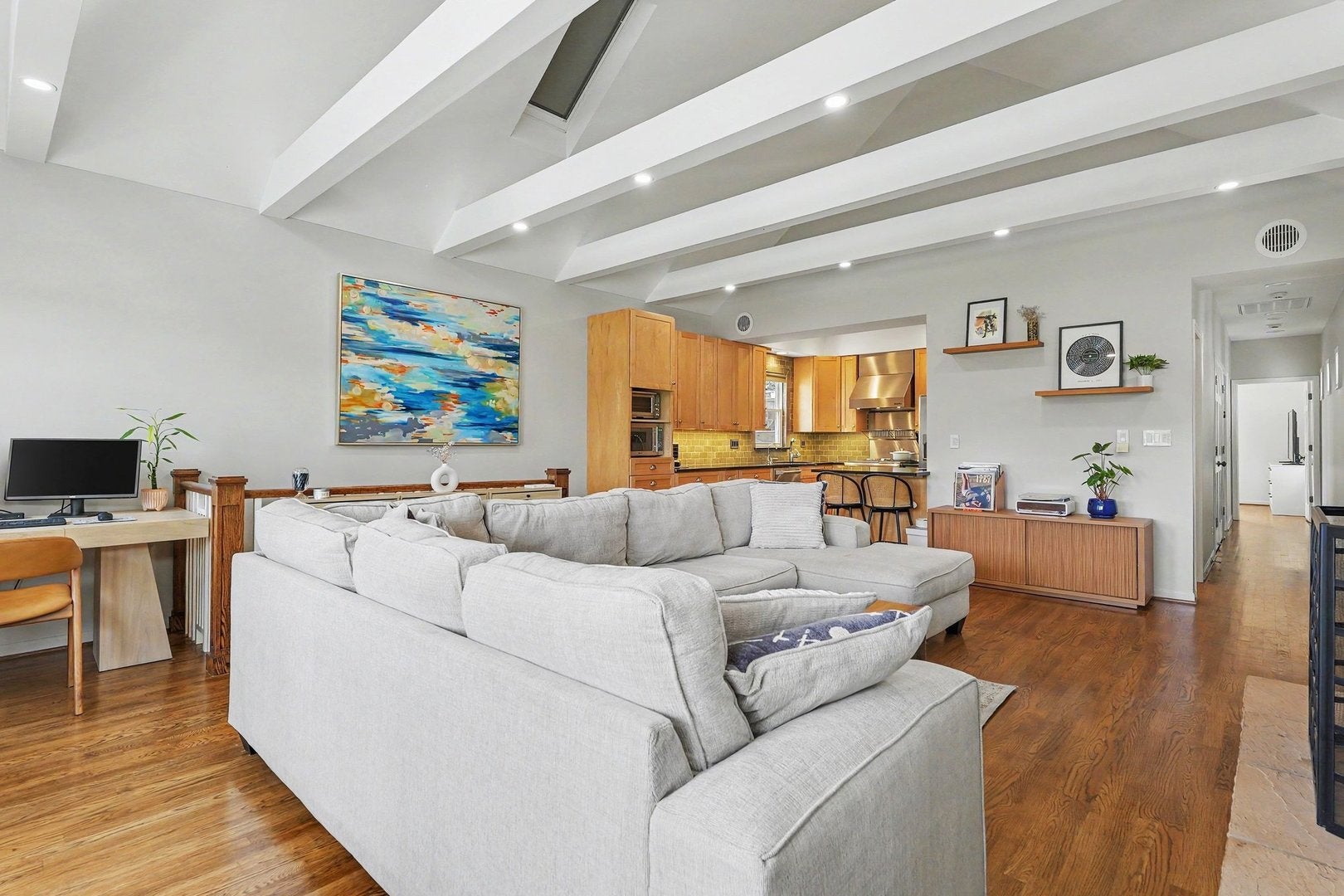 1619 W Hollywood Avenue 3