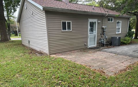 Tiny photo for 902 E Florida Avenue, Urbana, IL 61801 (MLS # 12454110)