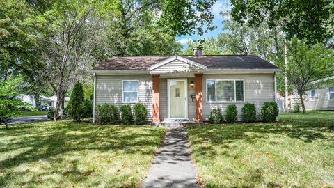 Photo of 902 E Florida Avenue, Urbana, IL 61801 (MLS # 12454110)