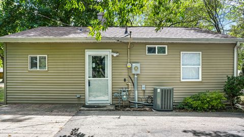 Tiny photo for 902 E Florida Avenue, Urbana, IL 61801 (MLS # 12454110)