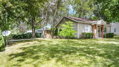 Tiny photo for 902 E Florida Avenue, Urbana, IL 61801 (MLS # 12454110)