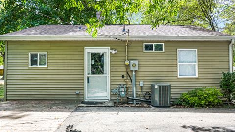 Tiny photo for 902 E Florida Avenue, Urbana, IL 61801 (MLS # 12454110)