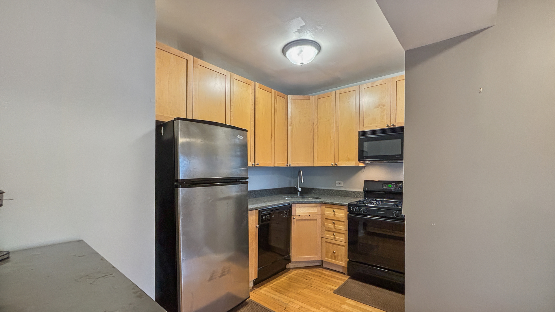 4240 N Clarendon Avenue 310N