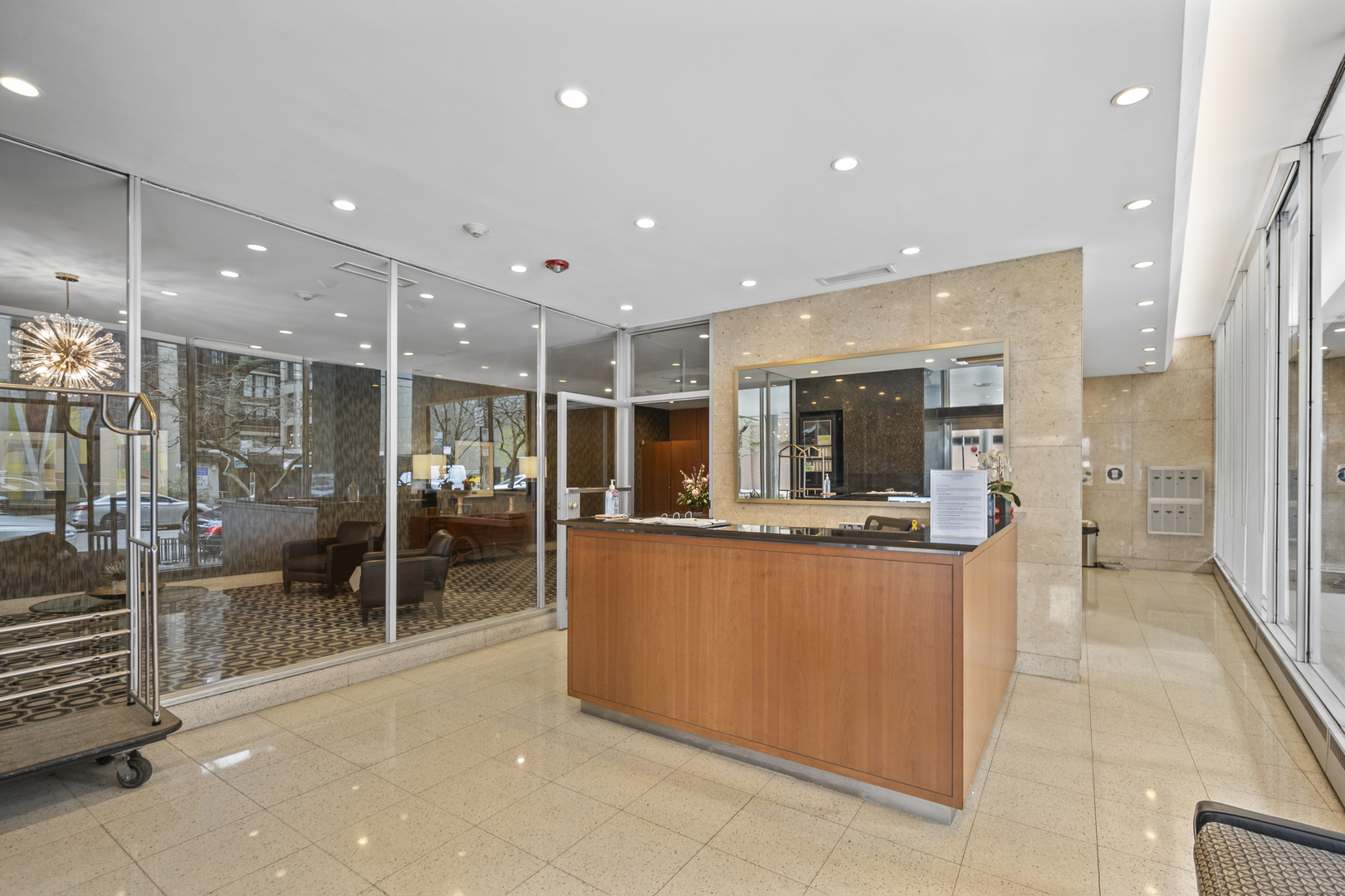 850 N DeWitt Place 7E