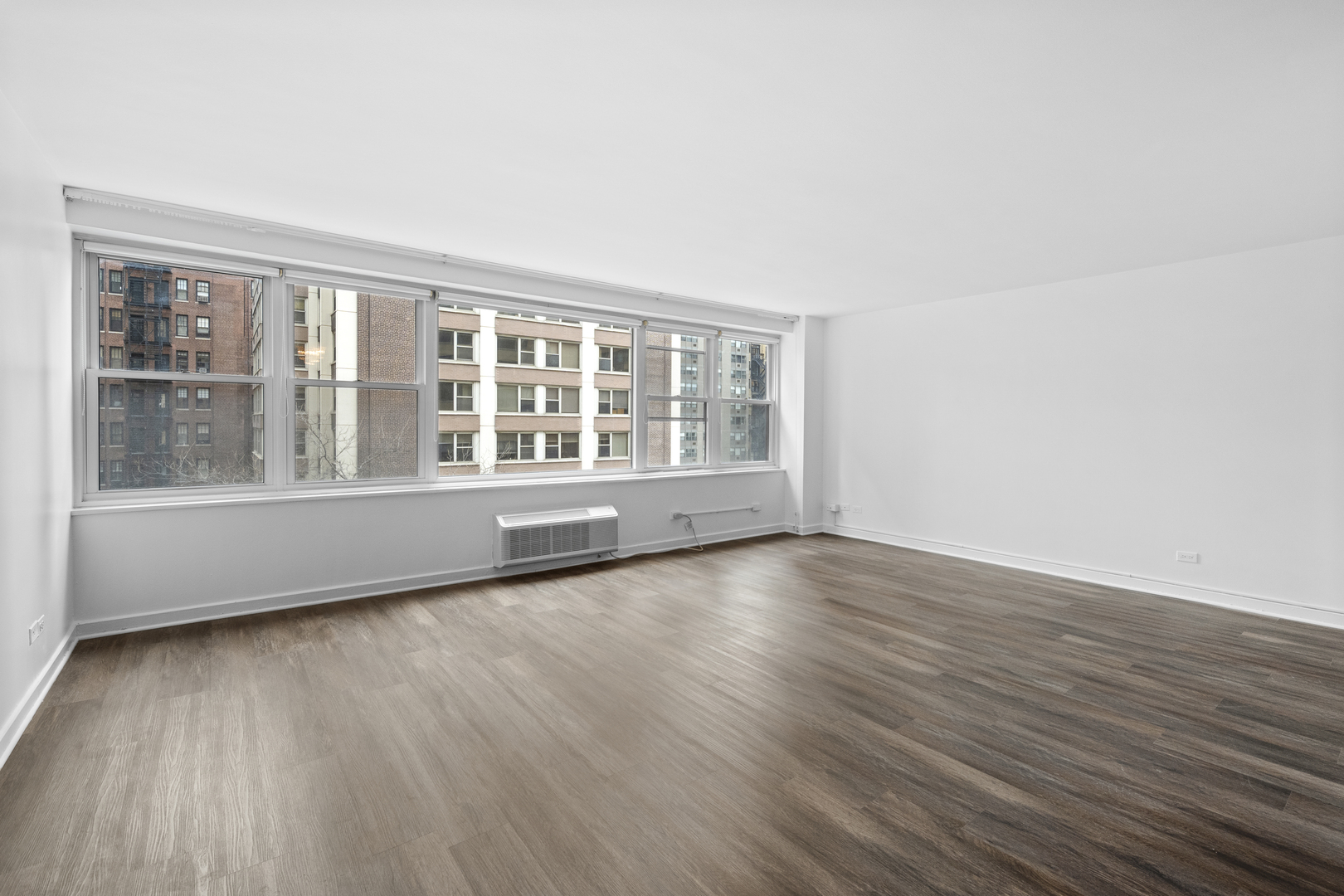 850 N DeWitt Place 7E