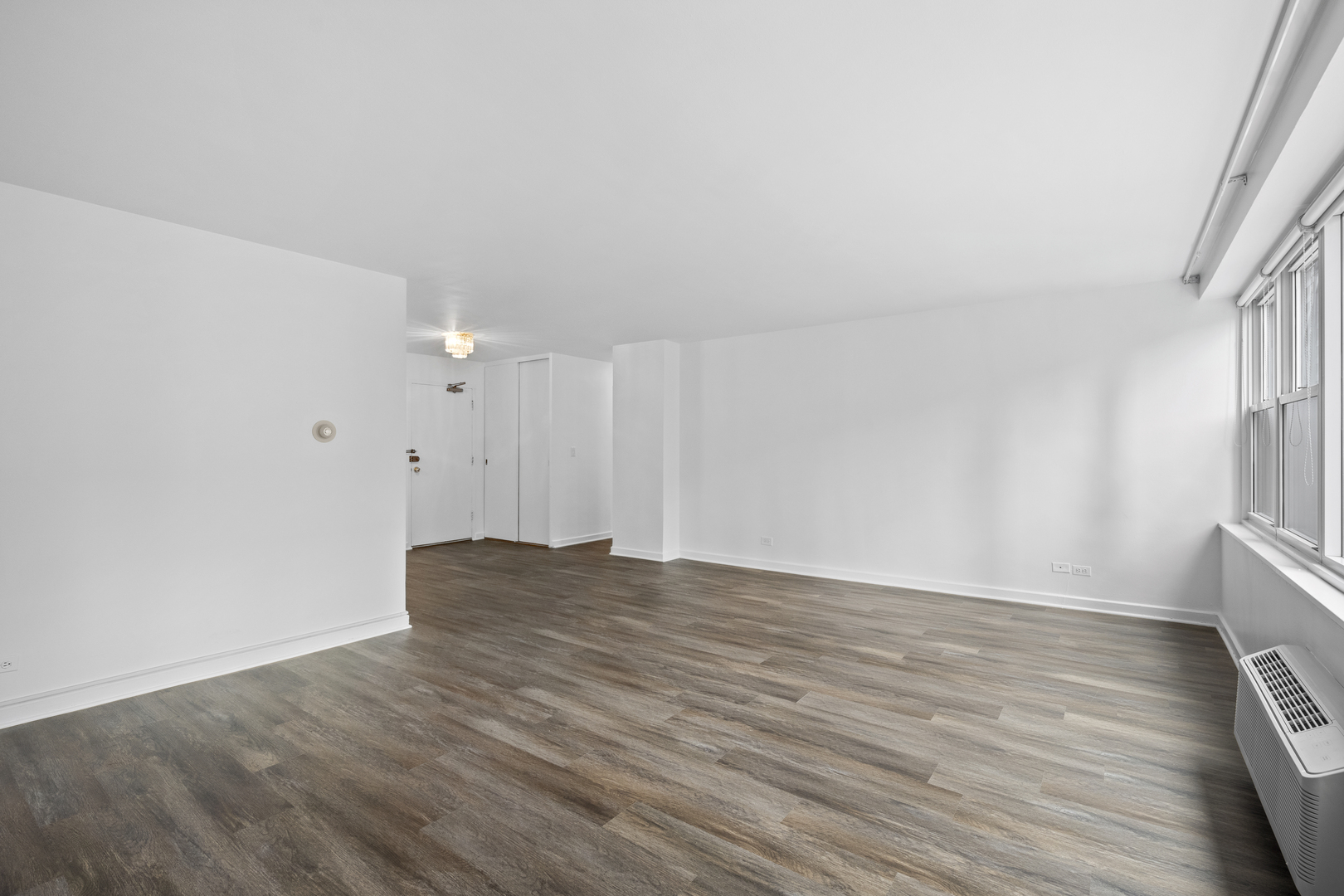 850 N DeWitt Place 7E