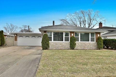 Photo of 575 Bedford Lane, Des Plaines, IL 60016 (MLS # 12742870)