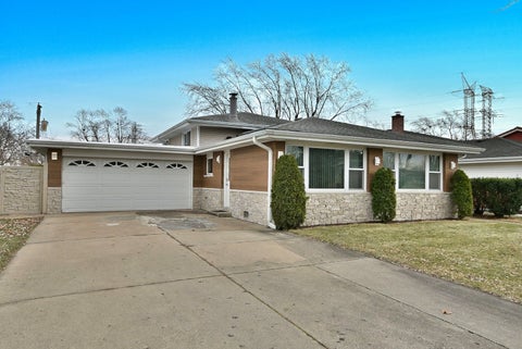 Tiny photo for 575 Bedford Lane, Des Plaines, IL 60016 (MLS # 12742870)