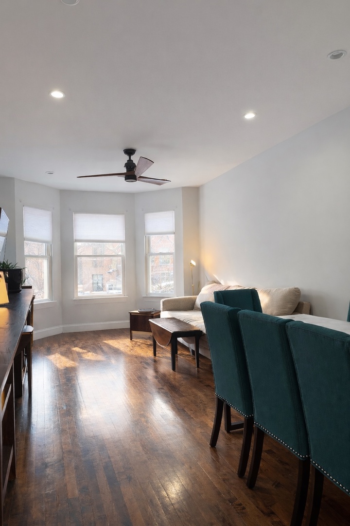 4151 W Fullerton Avenue