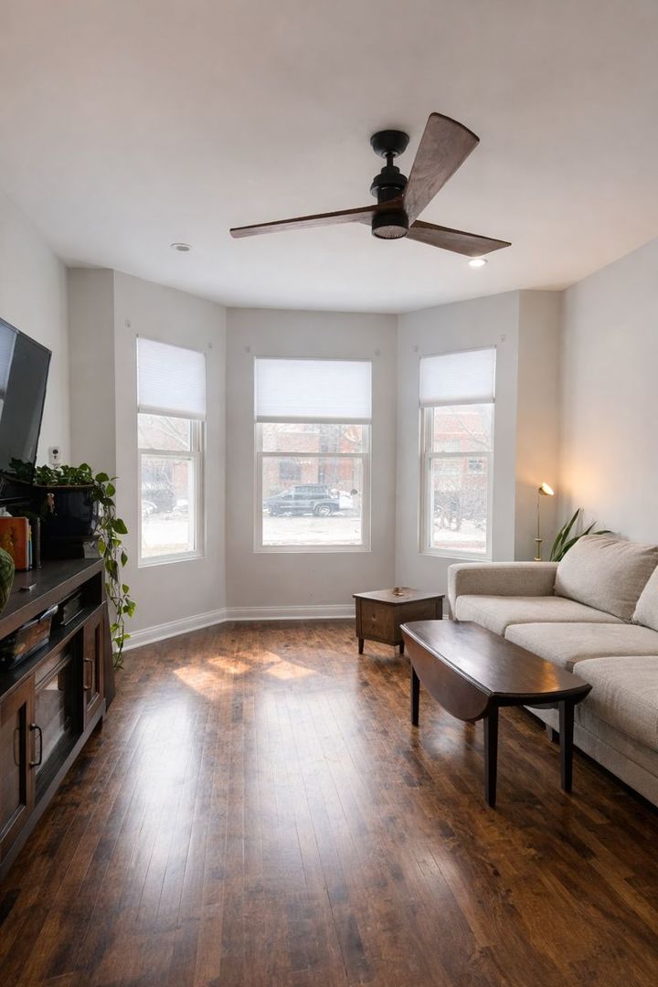 4151 W Fullerton Avenue