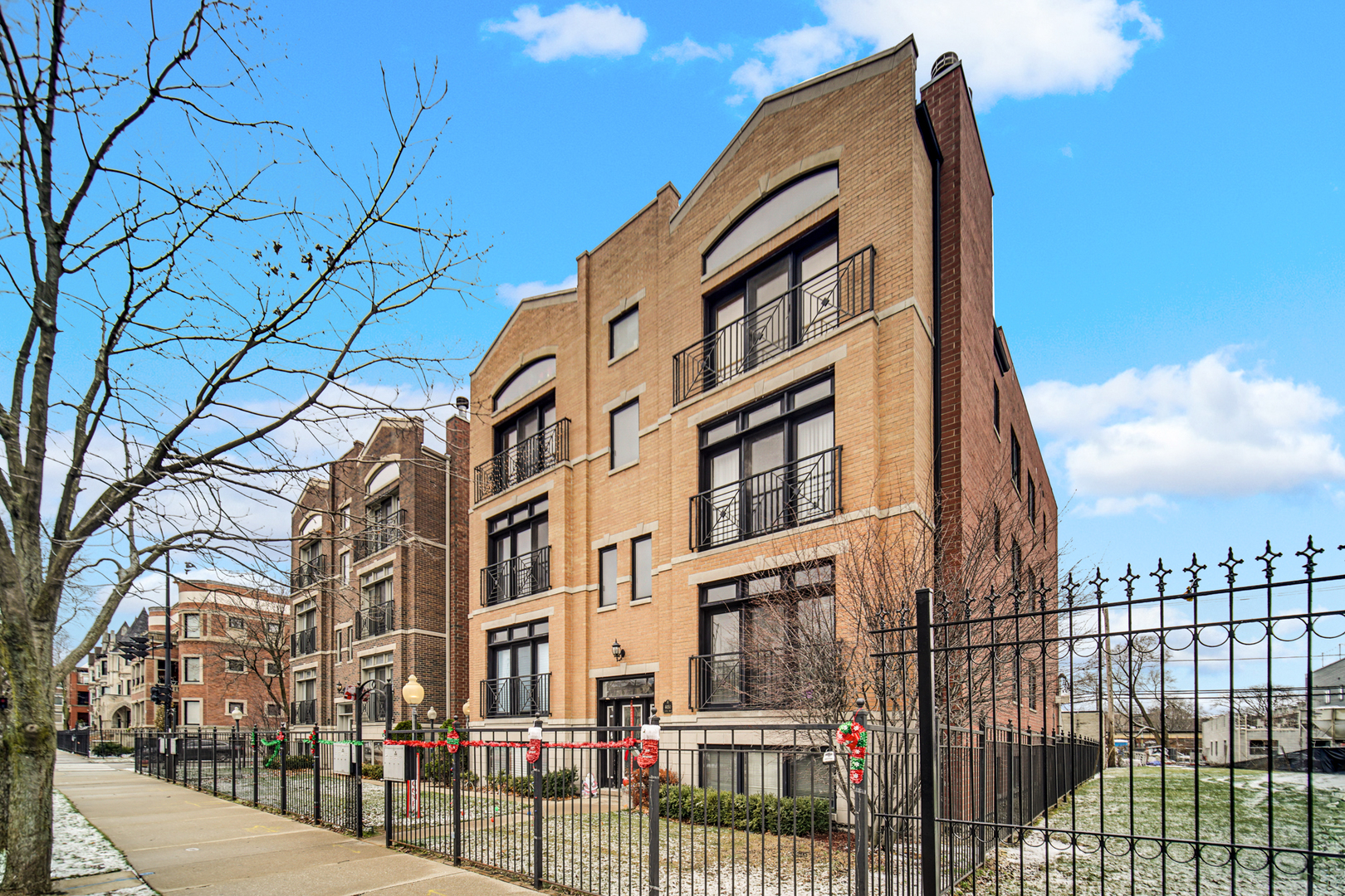 4450 S King Drive 2S