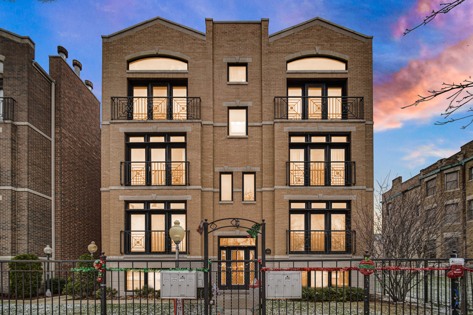 4450 S King Drive 2S