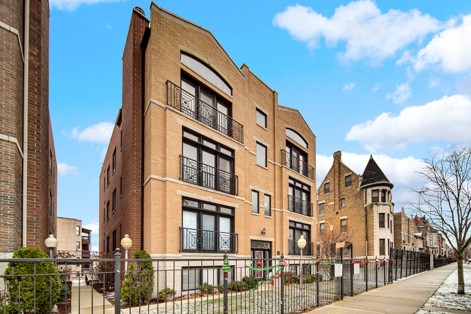 4450 S King Drive 2S
