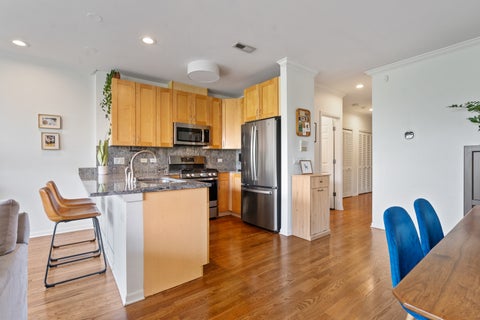 Tiny photo for 934 W Cuyler Avenue #3D, Chicago, IL 60613 (MLS # 12724899)