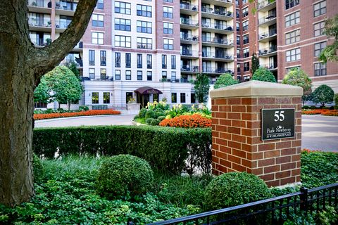 55 W Delaware Place 221 Chicago IL 60610