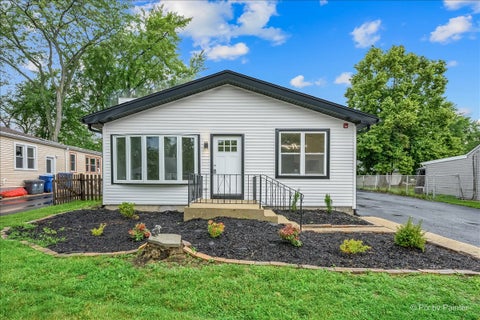 Photo of 18172 W Twin Lakes Boulevard, Grayslake, IL 60030 (MLS # 12704712)
