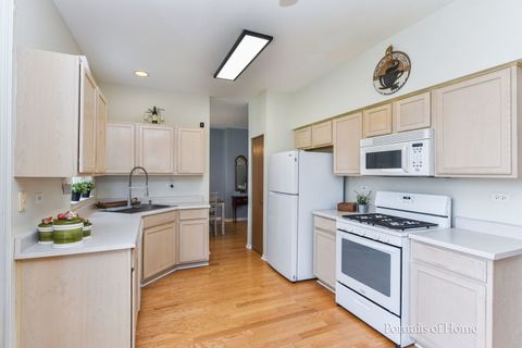 Tiny photo for 2414 SAVOY Court, Aurora, IL 60503 (MLS # 12615594)