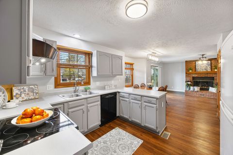 Tiny photo for 9 Blue Lake Court, Bloomington, IL 61704 (MLS # 12538200)