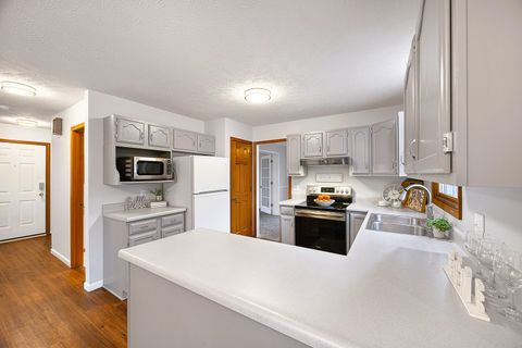 Tiny photo for 9 Blue Lake Court, Bloomington, IL 61704 (MLS # 12538200)