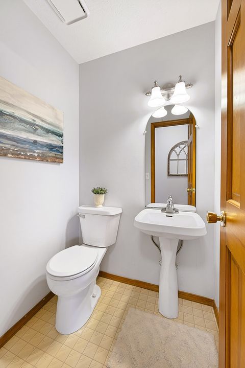 Tiny photo for 9 Blue Lake Court, Bloomington, IL 61704 (MLS # 12538200)