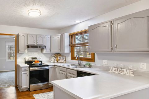 Tiny photo for 9 Blue Lake Court, Bloomington, IL 61704 (MLS # 12538200)