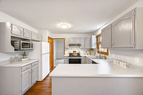 Tiny photo for 9 Blue Lake Court, Bloomington, IL 61704 (MLS # 12538200)