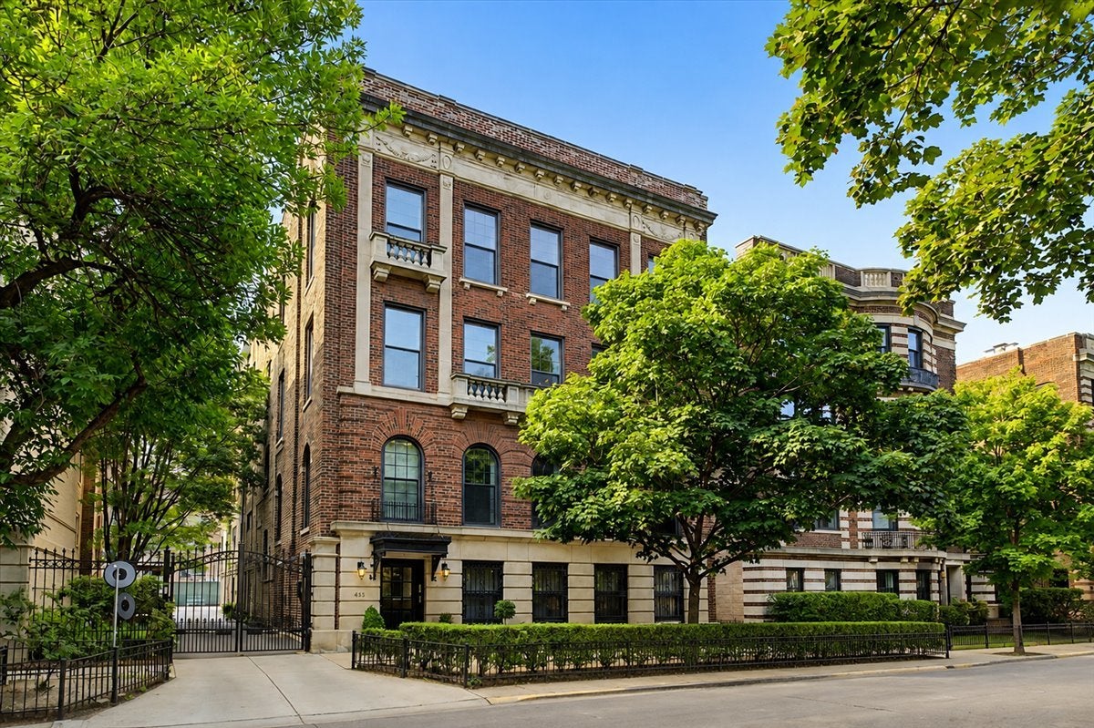 443 W Aldine Street 3