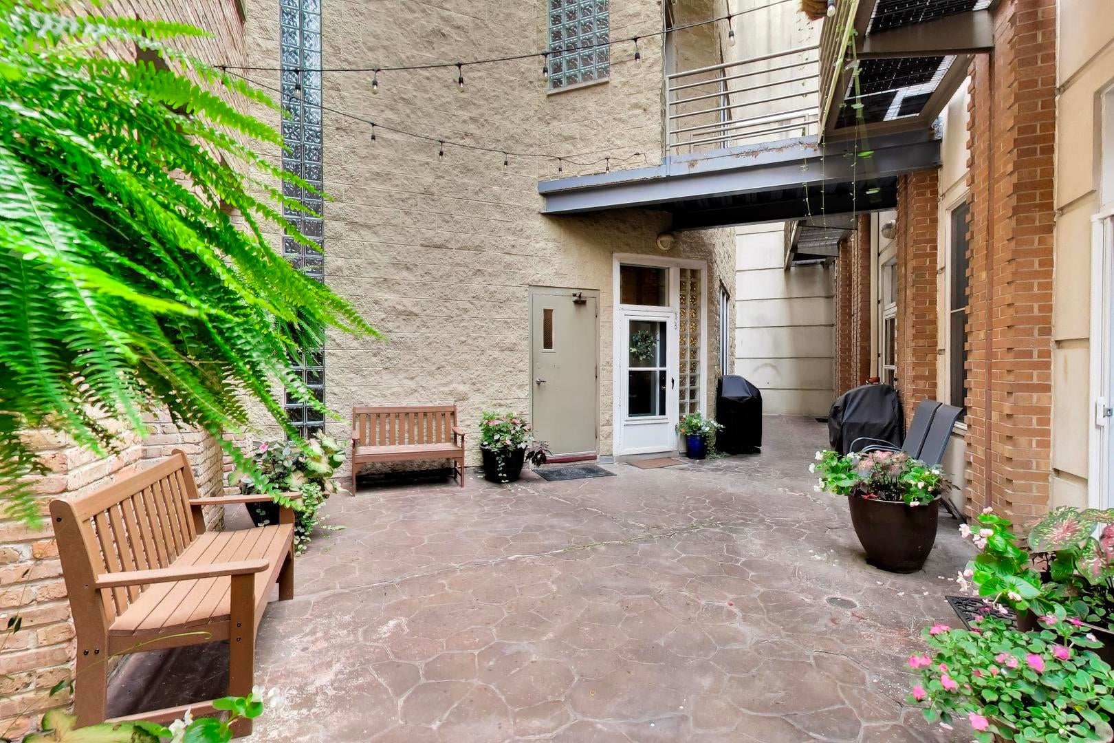 1235 W George Street 106